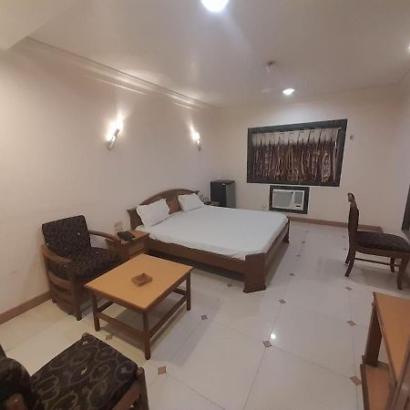 Hotel Mayur By Wb Inn Ulhasnagar Exterior photo